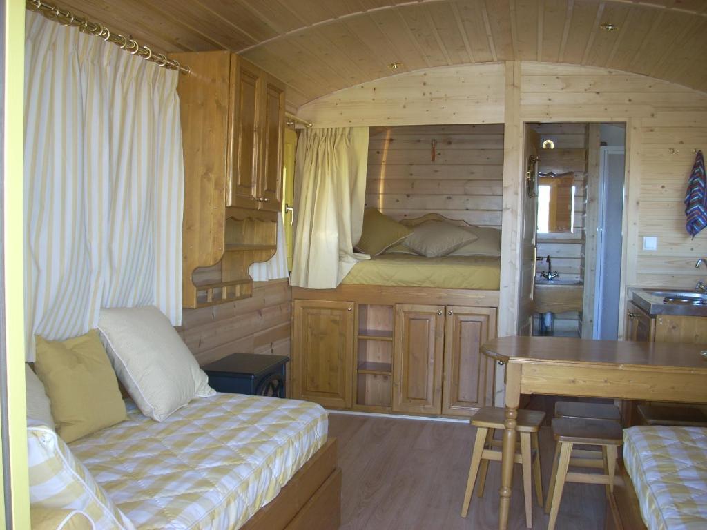 Les Roulottes De La Ferme Des Chanaux Saint-Julien-d'Ance Pokój zdjęcie